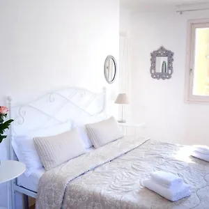 Academia Apartahotel